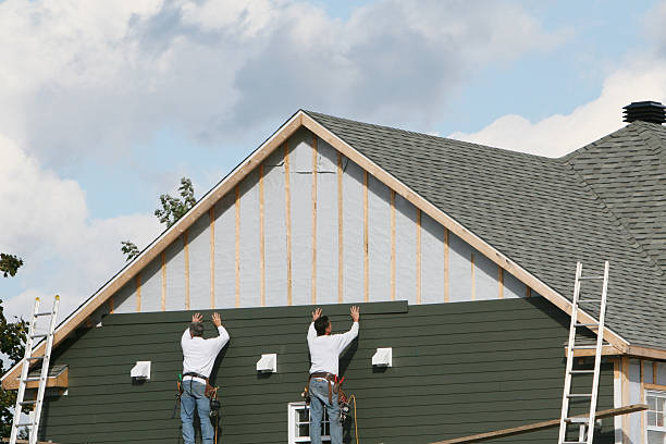 Professional Siding Contractor technician working in Beverly, OH